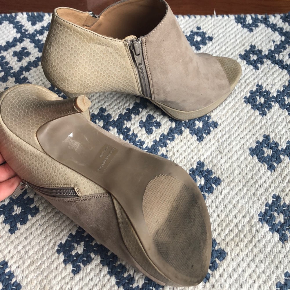 Heels - Picture 4 of 4